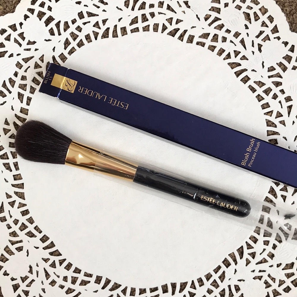 Estee Lauder blush brush 15